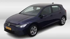 Blauw Gebruikt 2023 VW Golf VIII Life Hatchback | € 22.750 (Eerlijke prijs)
