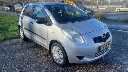 Grijs (metallic) Occasion 2008 Toyota Yaris Hatchback | € 2.250 (Eerlijke prijs)