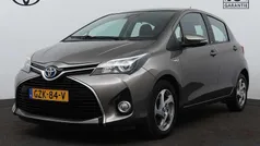 Grijs Gebruikt 2016 Toyota Yaris Hybrid Limited Hatchback | € 14.945 (Eerlijke prijs)