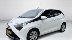 Wit Gebruikt 2022 Toyota Aygo X-play Hatchback | € 12.395 (Goede deal)