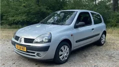 Grijs Gebruikt 2002 Renault Clio II Hatchback | € 1.000 (Eerlijke prijs)