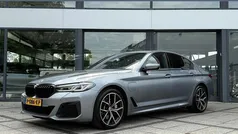 Grijs Gebruikt 2022 BMW 520 M Sport Sedan | € 32.450 (Eerlijke prijs)