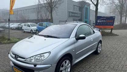 Grijs Gebruikt 2005 Peugeot 206 CC Cabriolet | € 1.750 (Eerlijke prijs)