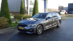 Grijs Gebruikt 2021 BMW 318 Executive Stationwagen | € 32.450 (Eerlijke prijs)
