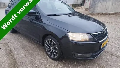 Zwart Gebruikt 2016 Skoda Rapid Hatchback | € 4.999 (Eerlijke prijs)