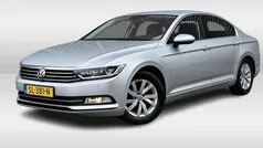 Grijs, metallic lak Gebruikt 2018 VW Passat Comfortline Sedan | € 16.950 (Goede deal)