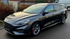Grijs Gebruikt 2021 Ford Focus ST-Line Stationwagen | € 19.000 (Goede deal)