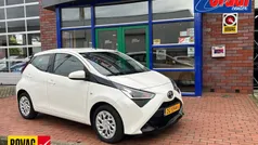 Wit Gebruikt 2019 Toyota Aygo X-play Hatchback | € 10.945 (Eerlijke prijs)