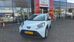 Wit Gebruikt 2022 Toyota Aygo Play Hatchback | € 15.950 (Eerlijke prijs)