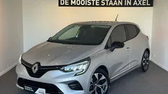 Hatchback Gebruikt 2023 Renault Clio V Evolution Hatchback | € 14.950 (Eerlijke prijs)
