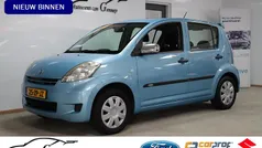 Blauw, metallic lak Gebruikt 2008 Daihatsu Sirion Hatchback | € 4.900 (Eerlijke prijs)