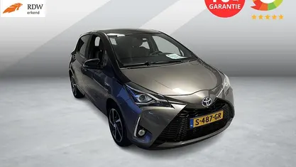 Zwart Occasion 2020 Toyota Yaris Hybrid Hatchback | € 18.950 (Eerlijke prijs)