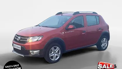 Occasion Dacia Sandero Lauréate 90 PK (66 kW) 2015 Vuurrood b76 Hatchback