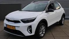 Clear white/black s Gebruikt 2023 Kia Stonic SUV | € 20.450 (Eerlijke prijs)