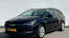 Zwart Gebruikt 2021 Opel Astra Edition Stationwagen | € 16.700 (Eerlijke prijs)