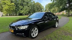 Zwart Gebruikt 2013 BMW 320 Sedan | € 13.499 (Eerlijke prijs)