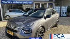 Grijs Gebruikt 2022 Citroën e-C4 Shine SUV | € 21.945 (Eerlijke prijs)