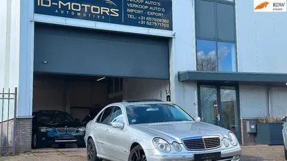 Grijs Occasion 2003 Mercedes E240 Avantgarde Sedan | € 5.499 (Eerlijke prijs)