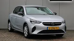 Grijs, metallic lak Gebruikt 2023 Opel Corsa Edition Hatchback | € 17.794 (Eerlijke prijs)