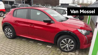 Rood Gebruikt 2023 Peugeot e-208 Active Hatchback | € 18.435 (Goede deal)