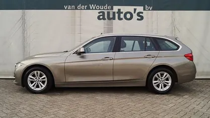 Gebruikt 2018 BMW 318 Executive Stationwagen | € 17.900 (Eerlijke prijs)