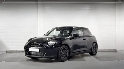 Nieuw Mini Cooper Essential 135 kW (184 PK) 2026 Midnight black ii (c4r) (donker zwart) Hatchback