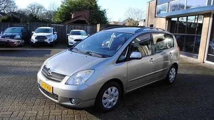Grijs Gebruikt 2003 Toyota Corolla Verso Sol MPV | € 4.250 (Eerlijke prijs)