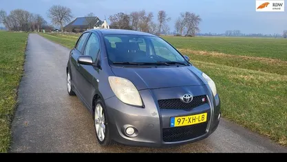 Grijs Occasion 2007 Toyota Yaris Hatchback | € 4.250 (Eerlijke prijs)