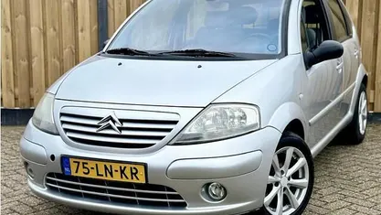Grijs, metallic lak Gebruikt 2003 Citroën C3 Exclusive Hatchback | € 1.250 (Eerlijke prijs)