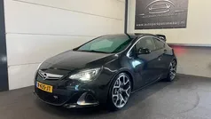 Zwart Gebruikt 2013 Opel Astra GTC Design Edition Hatchback | € 15.950 (Eerlijke prijs)