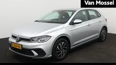 Grijs Gebruikt 2023 VW Polo Life Hatchback | € 21.900 (Eerlijke prijs)