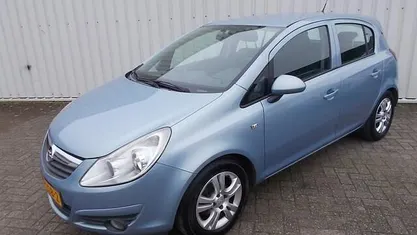 Blauw Gebruikt 2010 Opel Corsa Enjoy Hatchback | € 2.995 (Eerlijke prijs)