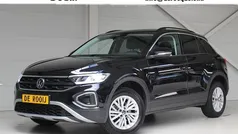 Zwart Gebruikt 2025 VW T-Roc Life SUV | € 29.950 (Eerlijke prijs)