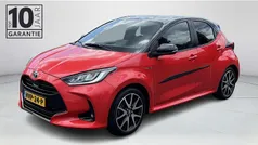 Rood Gebruikt 2021 Toyota Yaris Hybrid Executive Hatchback | € 22.800 (Eerlijke prijs)