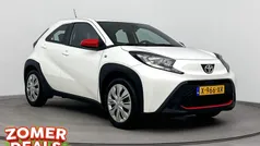Wit Gebruikt 2024 Toyota Aygo Play Hatchback | € 20.499 (Eerlijke prijs)