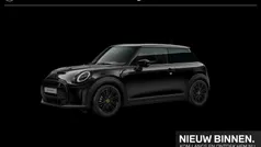 Midnight black (donker zwart) Gebruikt 2022 Mini Cooper Hatchback | € 22.850 (Eerlijke prijs)