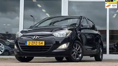 Zwart, metallic lak Gebruikt 2015 Hyundai i20 GO! Hatchback | € 7.944 (Eerlijke prijs)