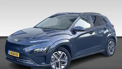 Blauw (metallic) Occasion 2023 Hyundai Kona Premium SUV | € 26.930 (Super prijs)