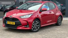 Rood Gebruikt 2022 Toyota Yaris Hybrid Hatchback | € 22.900 (Eerlijke prijs)