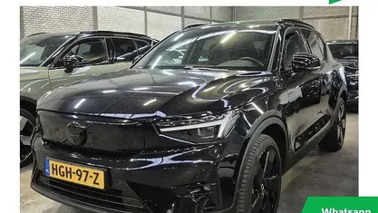 Zwart (metallic) Occasion 2025 Volvo EX40 Performance SUV | € 51.950 (Eerlijke prijs)