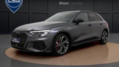 Grijs, metallic lak Gebruikt 2022 Audi A3 Sportback e-tron Competition Sedan | € 33.950 (Goede deal)