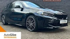 Zwart Gebruikt 2024 BMW 118 Basis Hatchback | € 35.945 (Eerlijke prijs)