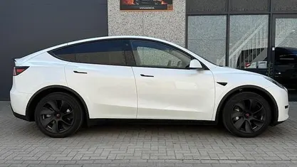 Occasion 2024 Tesla Model Y Long Range RWD SUV | € 41.999 (Eerlijke prijs)