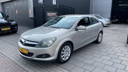 Grijs Gebruikt 2008 Opel Astra GTC Sport Hatchback | € 2.999 (Super prijs)