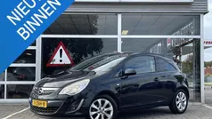 Zwart Gebruikt 2012 Opel Corsa Selection Hatchback | € 2.499 (Eerlijke prijs)