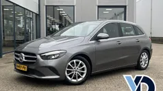Grijs Gebruikt 2020 Mercedes B180 Edition MPV | € 22.945 (Eerlijke prijs)