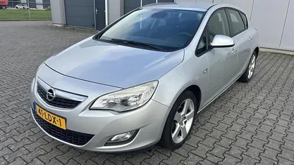 Grijs Gebruikt 2010 Opel Astra Edition Hatchback | € 3.499 (Eerlijke prijs)