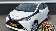 Wit Gebruikt 2017 Toyota Aygo X-play Hatchback | € 9.900 (Eerlijke prijs)