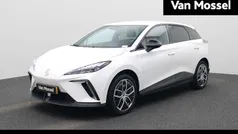 Wit Gebruikt 2023 MG MG4 EV Luxury Hatchback | € 23.445 (Eerlijke prijs)