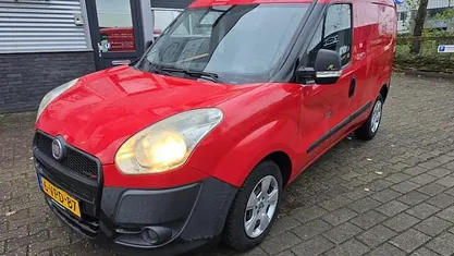 Rood Gebruikt 2011 Fiat Doblò MPV | € 2.450 (Goede deal)